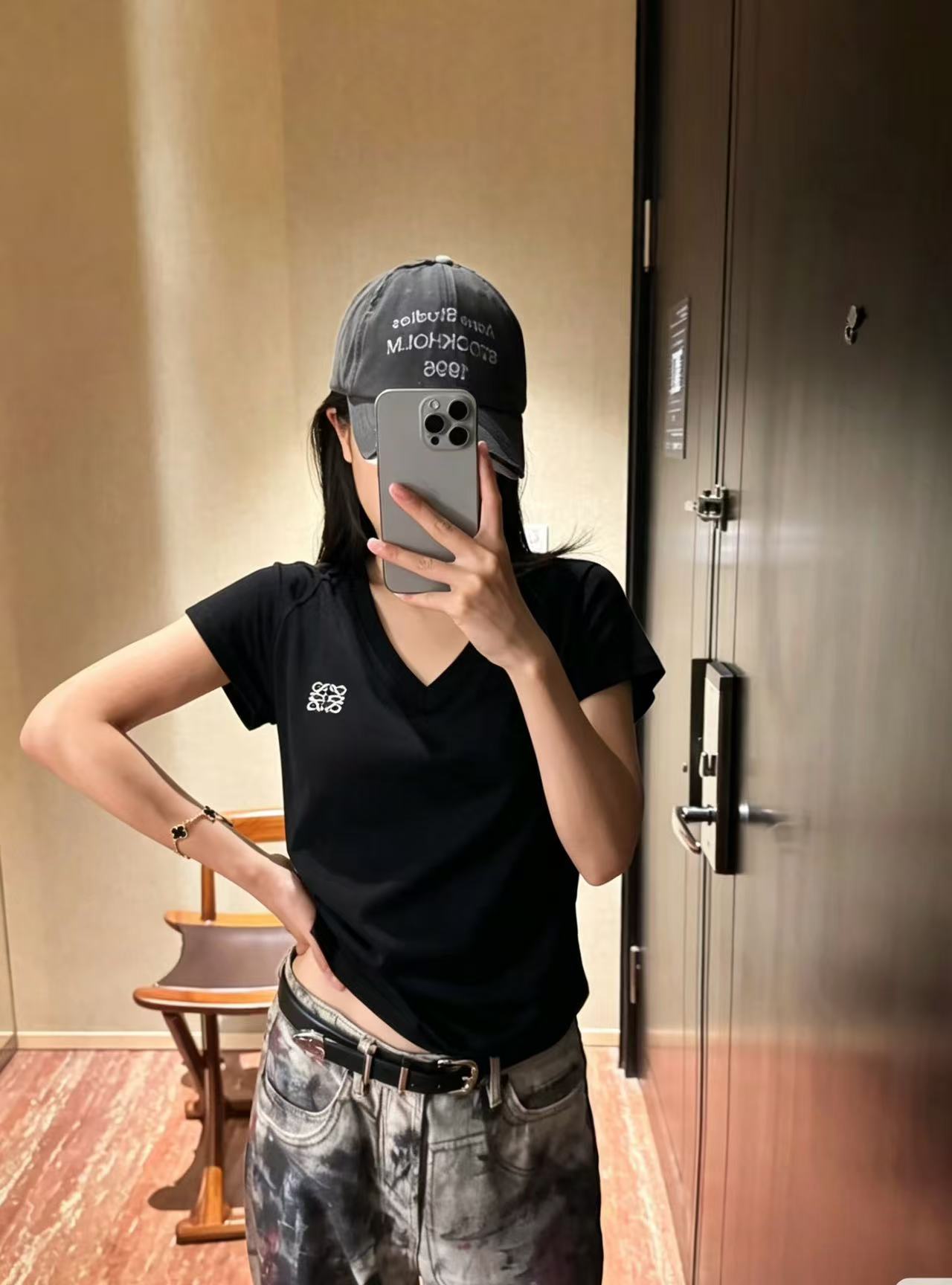 L0WEW シンプルな刺繍ロゴTシャツ【50％割引+送料無料】