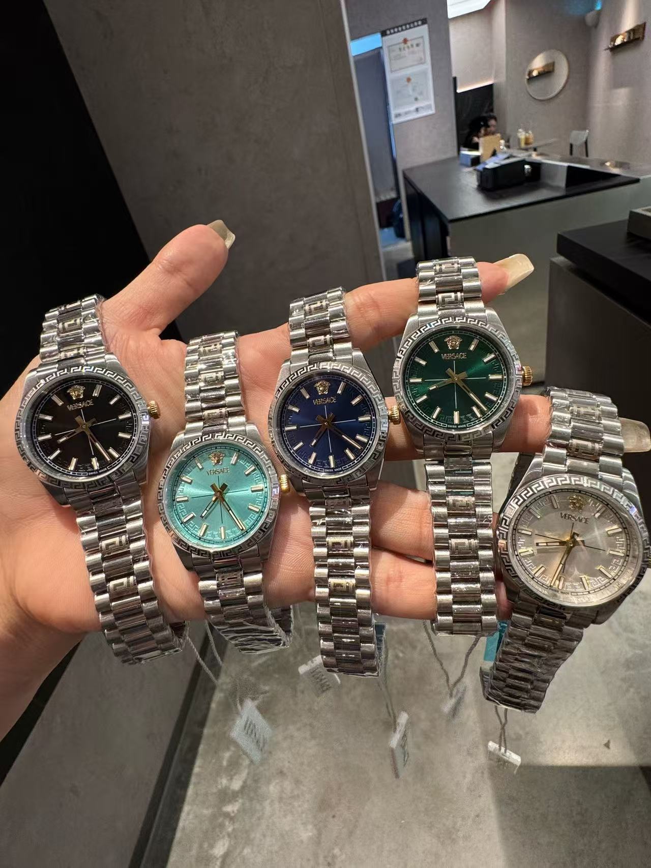 Versace MILLENYIUM LADYスチールバンドの腕時計【50％割引+送料無料】