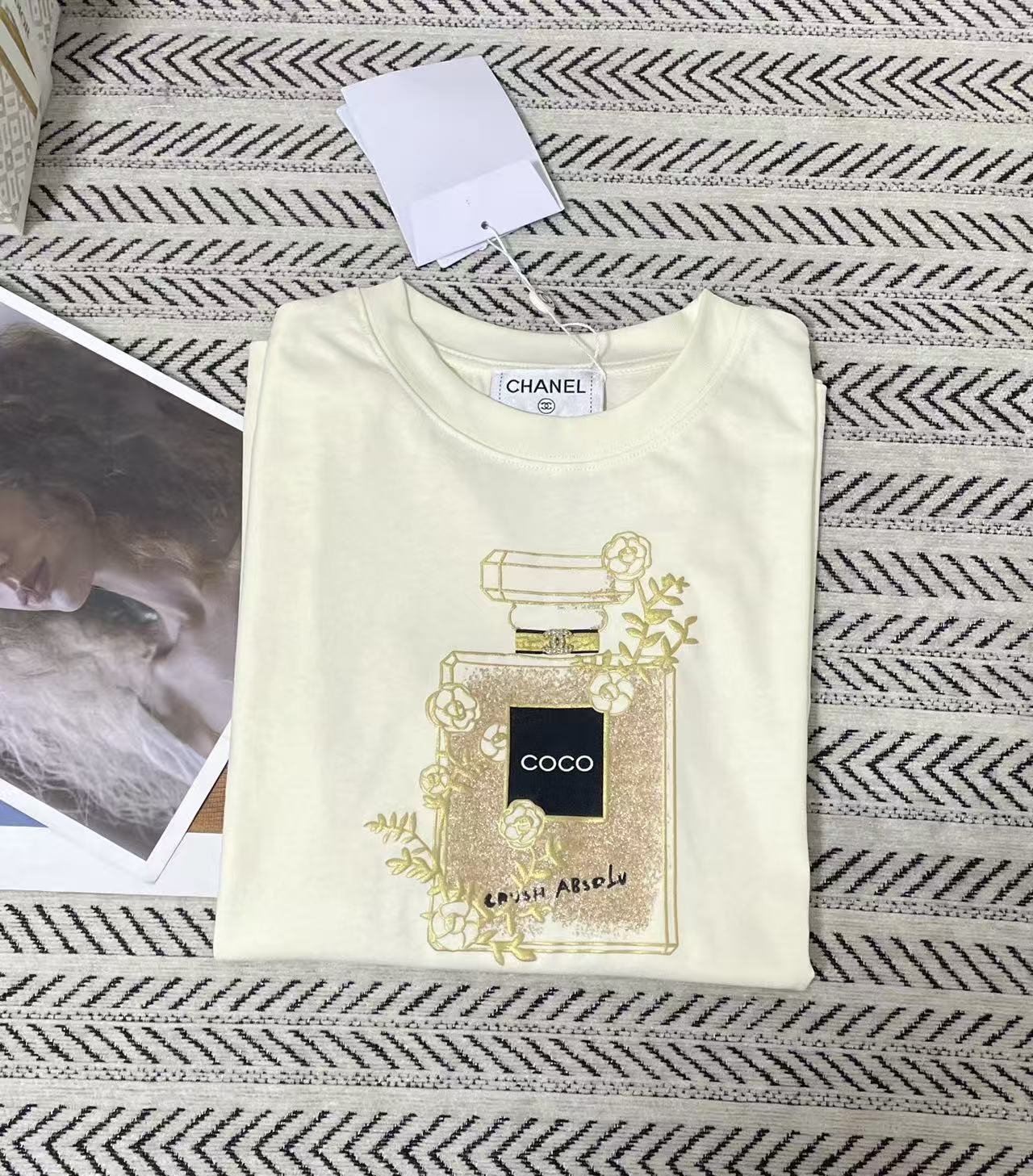 CHANE1 カメリア香水ボトルTシャツ【50％割引+送料無料】