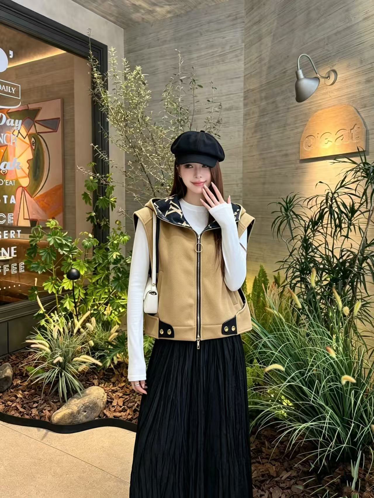 LVフード付き四つ葉のクローバーベスト【50％割引+送料無料】