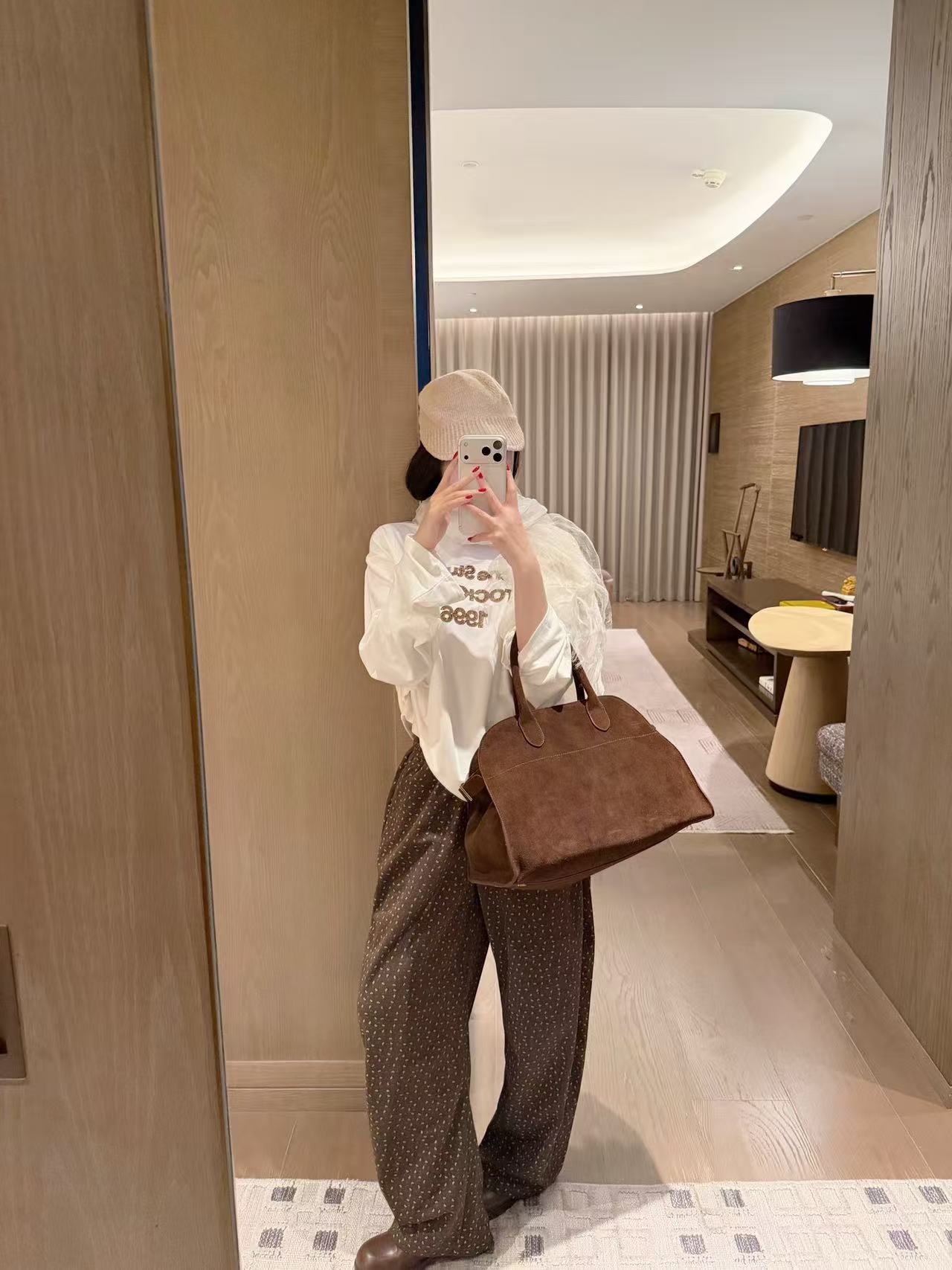 Acne Studiosシンプルな文字入り長袖Tシャツ【50％割引+送料無料】