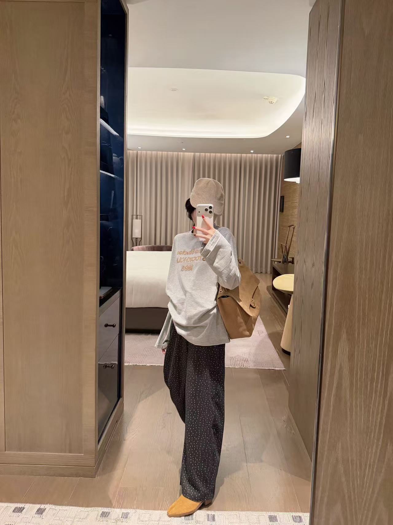 Acne Studiosシンプルな文字入り長袖Tシャツ【50％割引+送料無料】