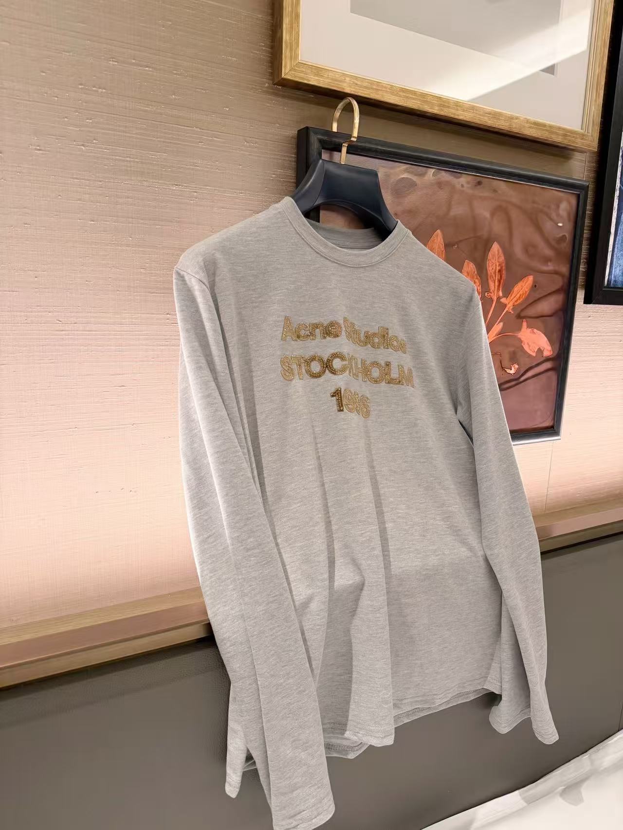 Acne Studiosシンプルな文字入り長袖Tシャツ【50％割引+送料無料】