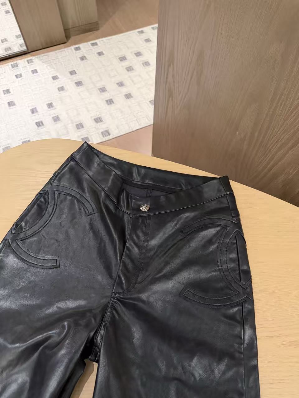 CHANE1 ダブルC レザーパンツ【50%割引+送料無料】