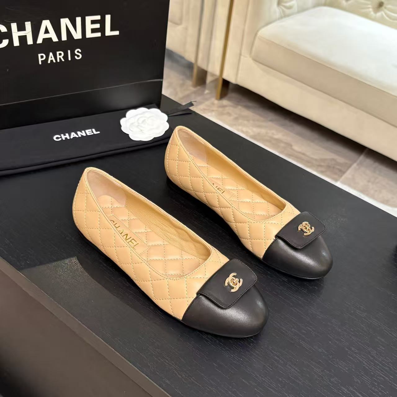 CHANEL ハイクオリティ・ダブルC 牛革フラットシューズ【50％割引+送料無料】