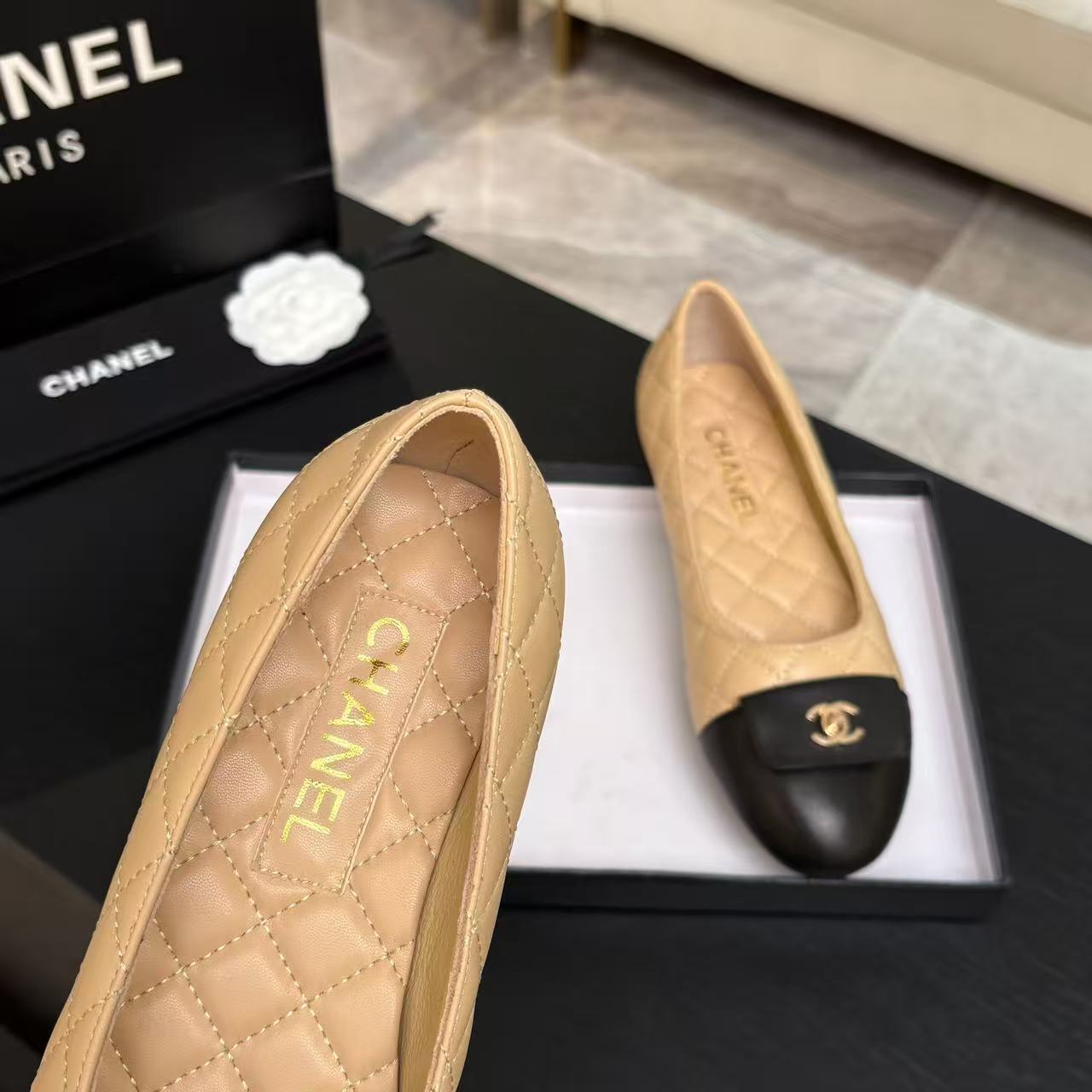 CHANEL ハイクオリティ・ダブルC 牛革フラットシューズ【50％割引+送料無料】