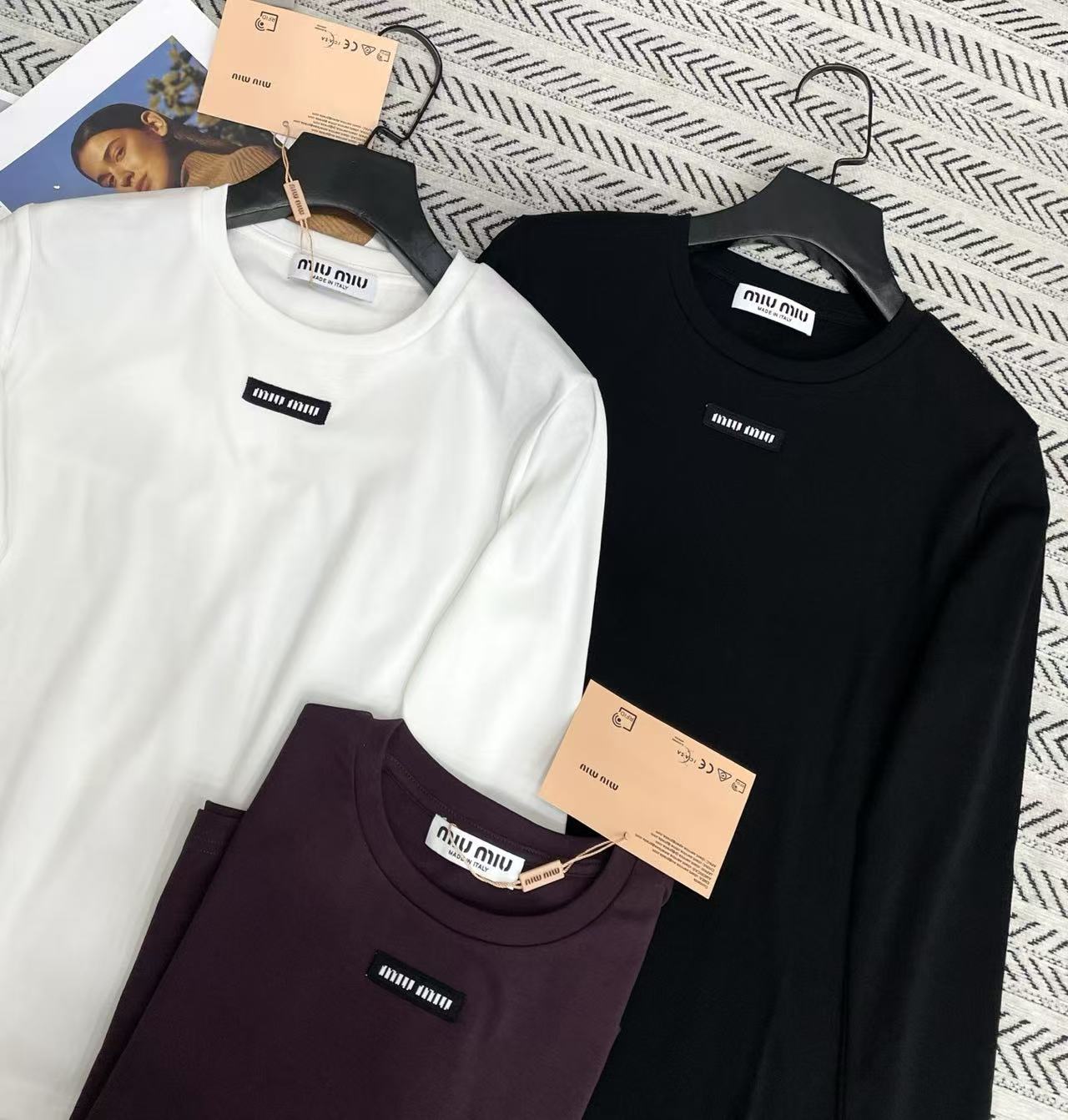 M1UM1U レター長袖Tシャツ【50％割引+送料無料】