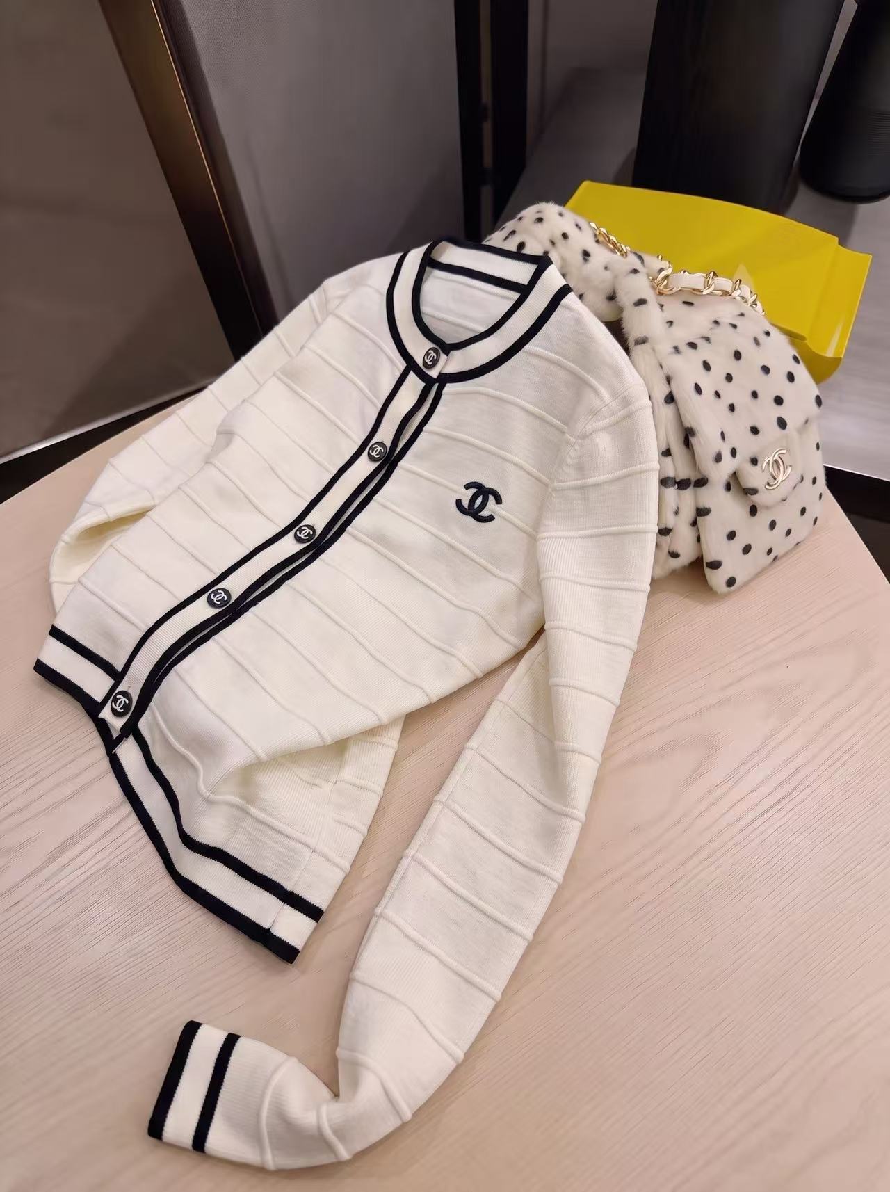 CHANEL ダブルC ウールカーディガン【50％割引+送料無料】