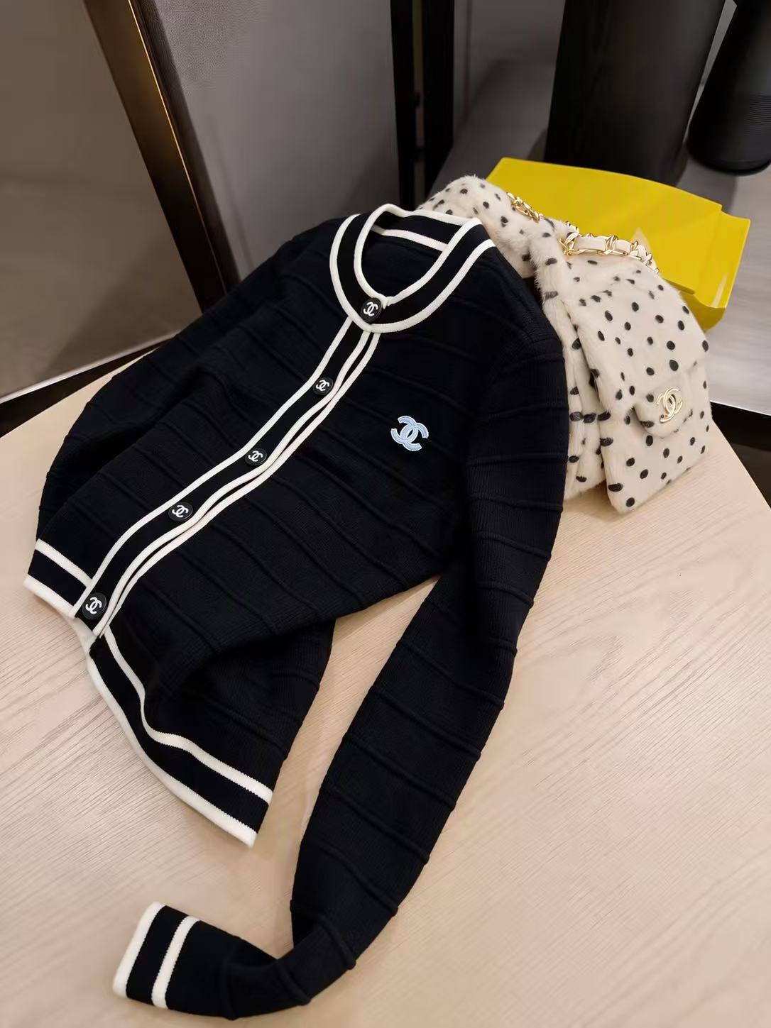 CHANEL ダブルC ウールカーディガン【50％割引+送料無料】