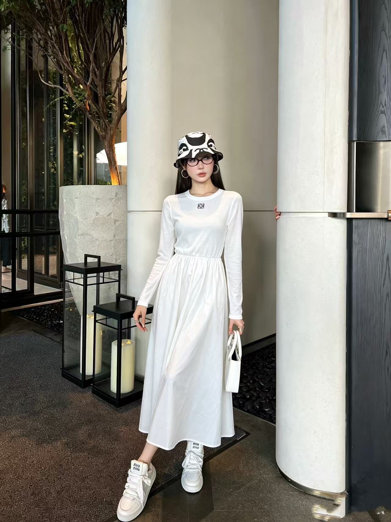 LOEWE シンプル刺繍ロゴワンピース【50％割引+送料無料】