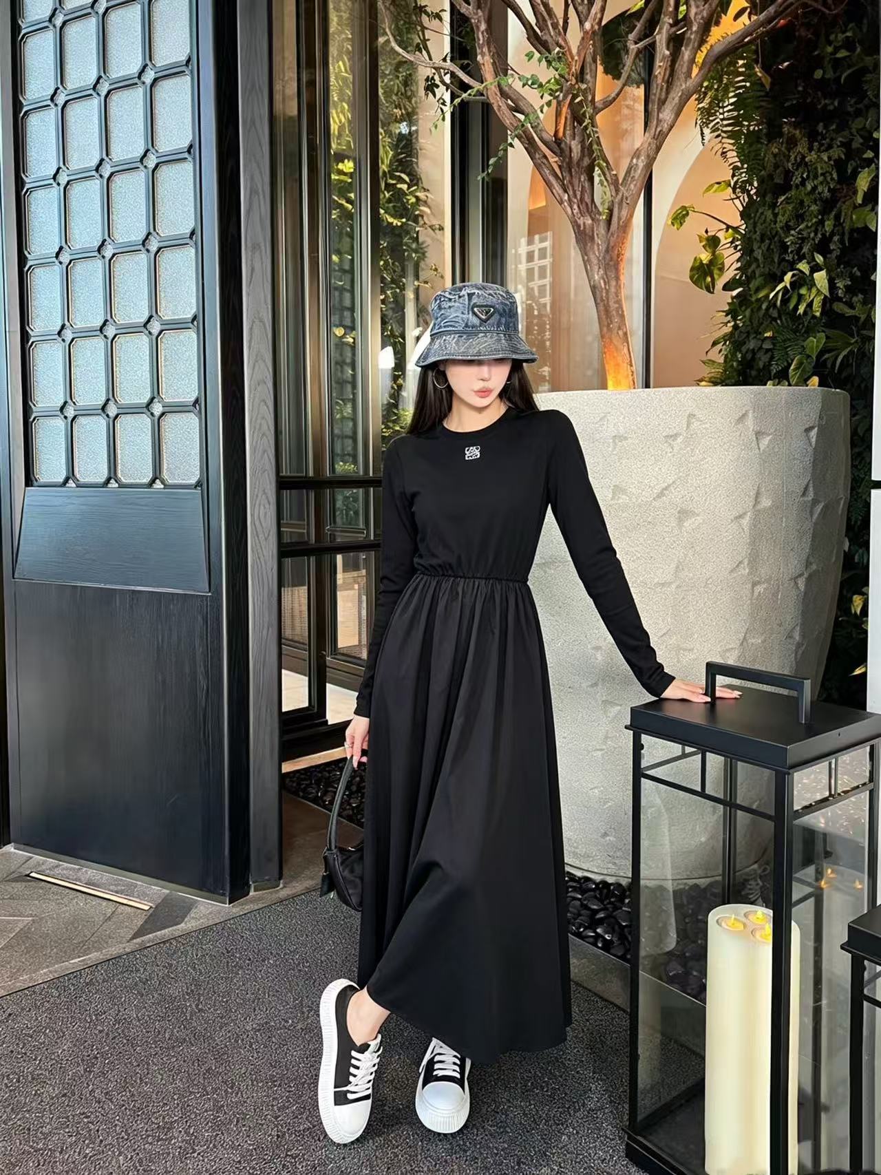 LOEWE シンプル刺繍ロゴワンピース【50%割引+送料無料】