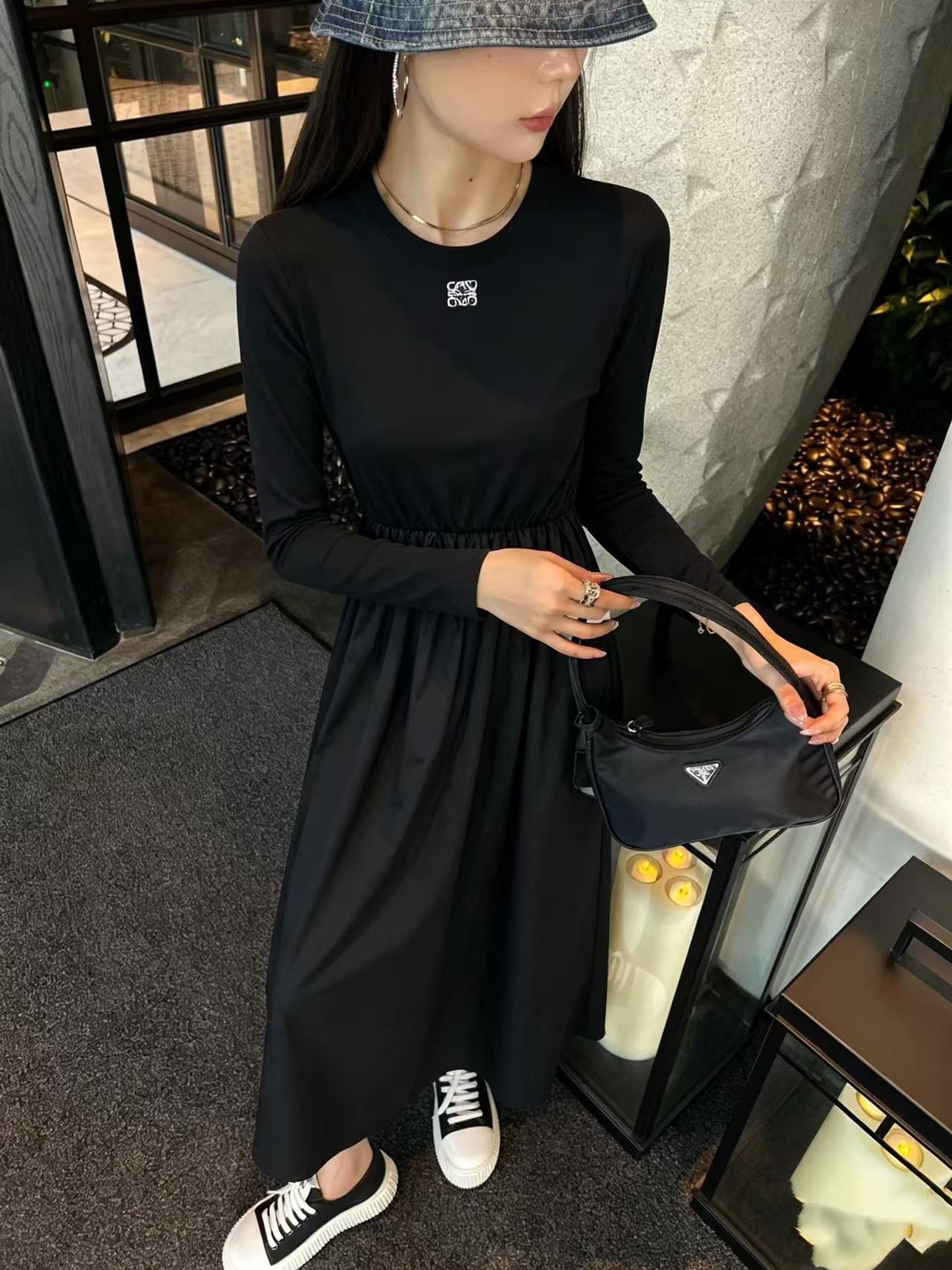 LOEWE シンプル刺繍ロゴワンピース【50%割引+送料無料】