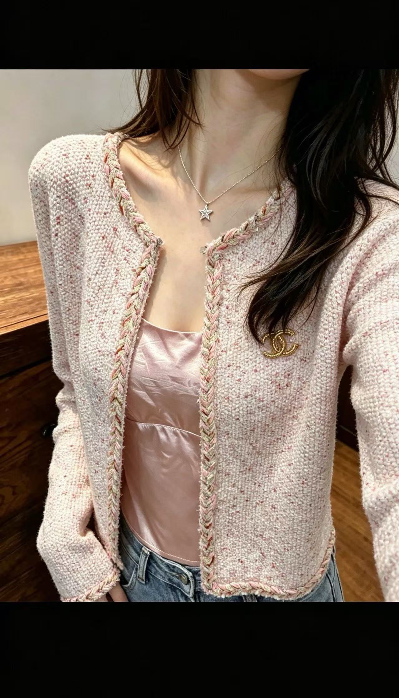 CHANEL ブローチ付きウールカーディガン【50％割引+送料無料】
