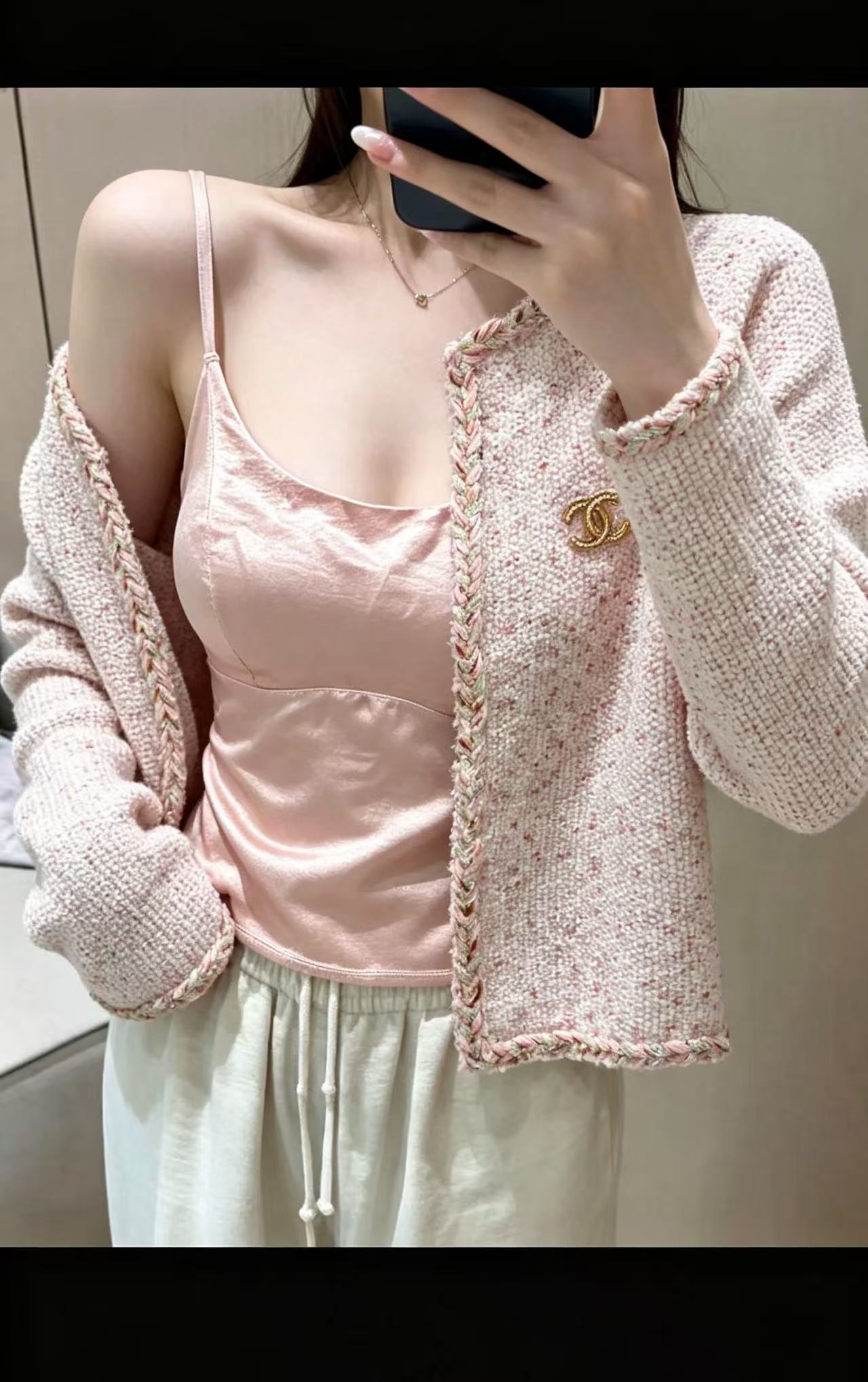 CHANEL ブローチ付きウールカーディガン【50％割引+送料無料】