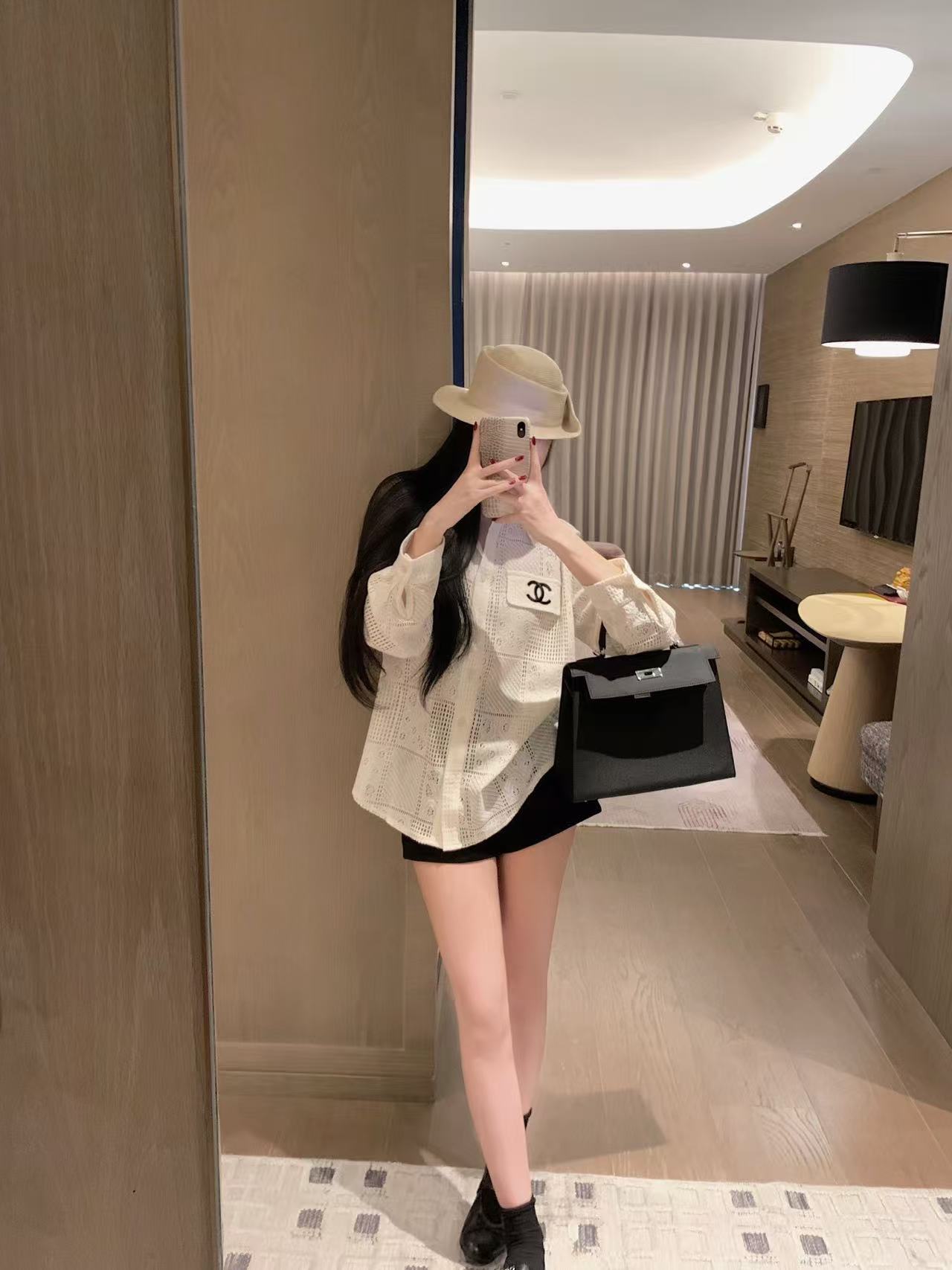CHANEL ダブルC 透かし彫りシャツ【50％割引+送料無料】