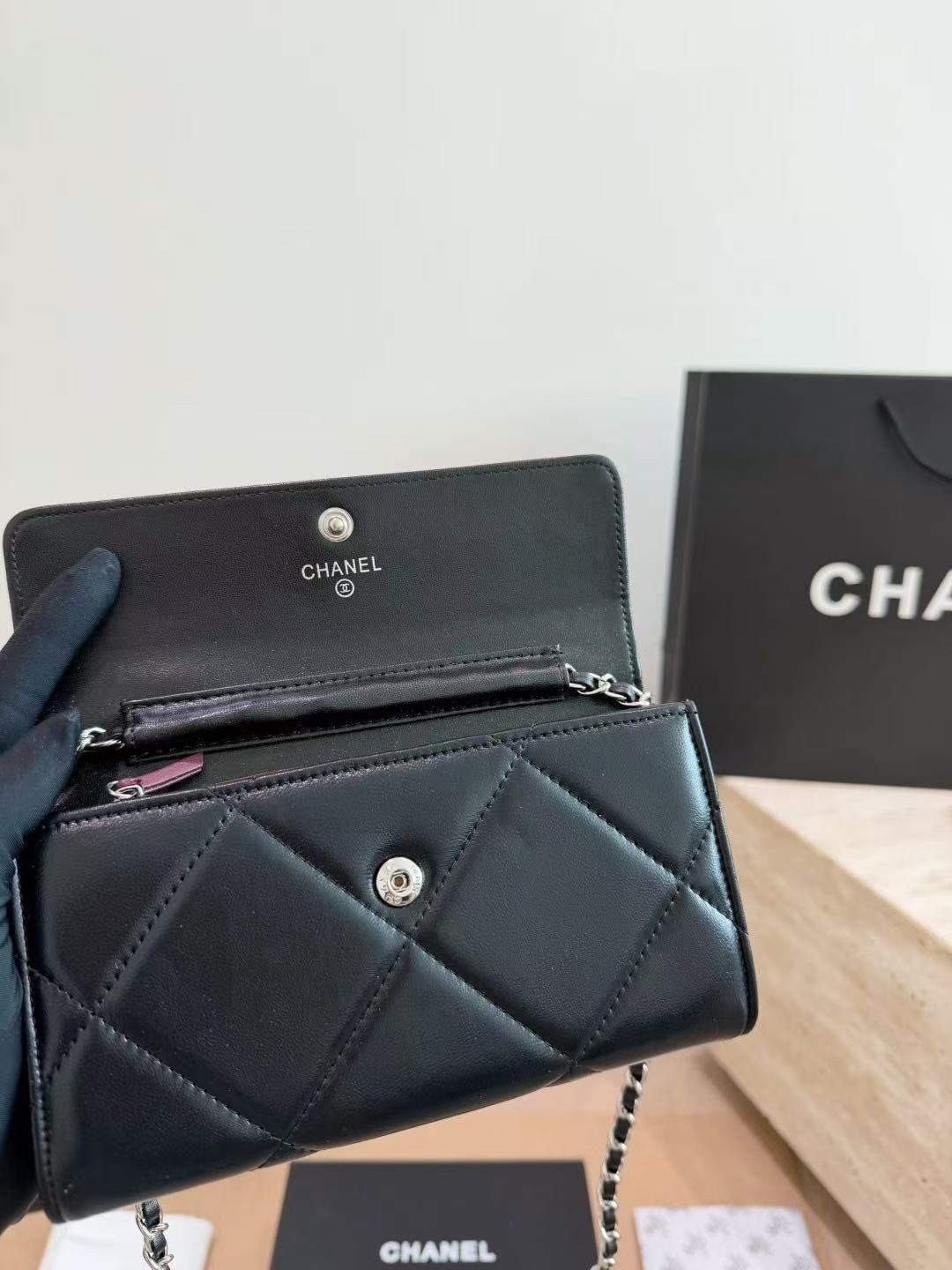 CHANEL 牛革チェーンウォレット【50%割引+送料無料】