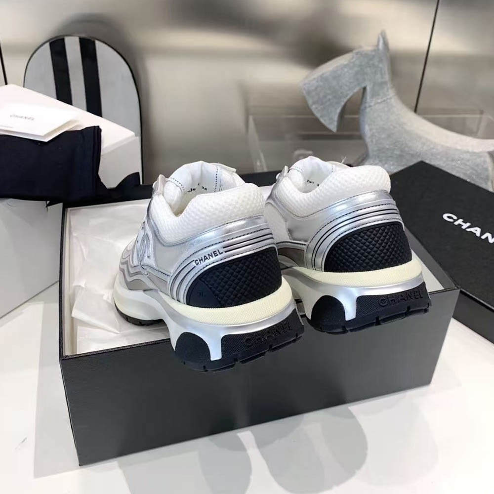 🎁CHANE1 新作シューズ👟