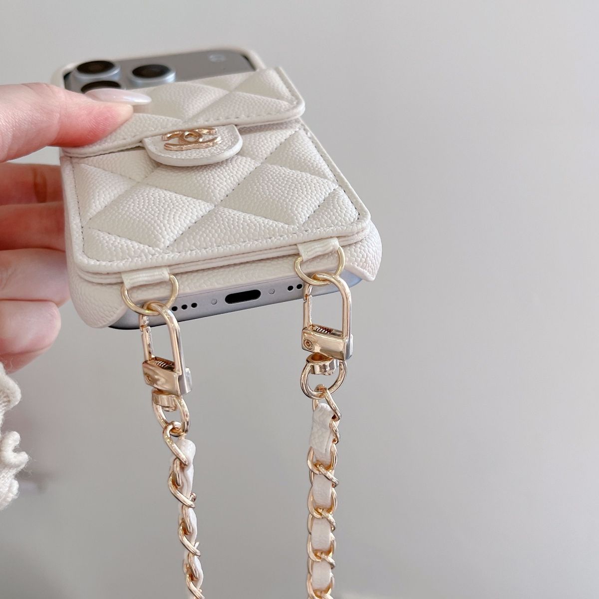 📱シャネルのチェーンカードホルダー付きスマホケース💎