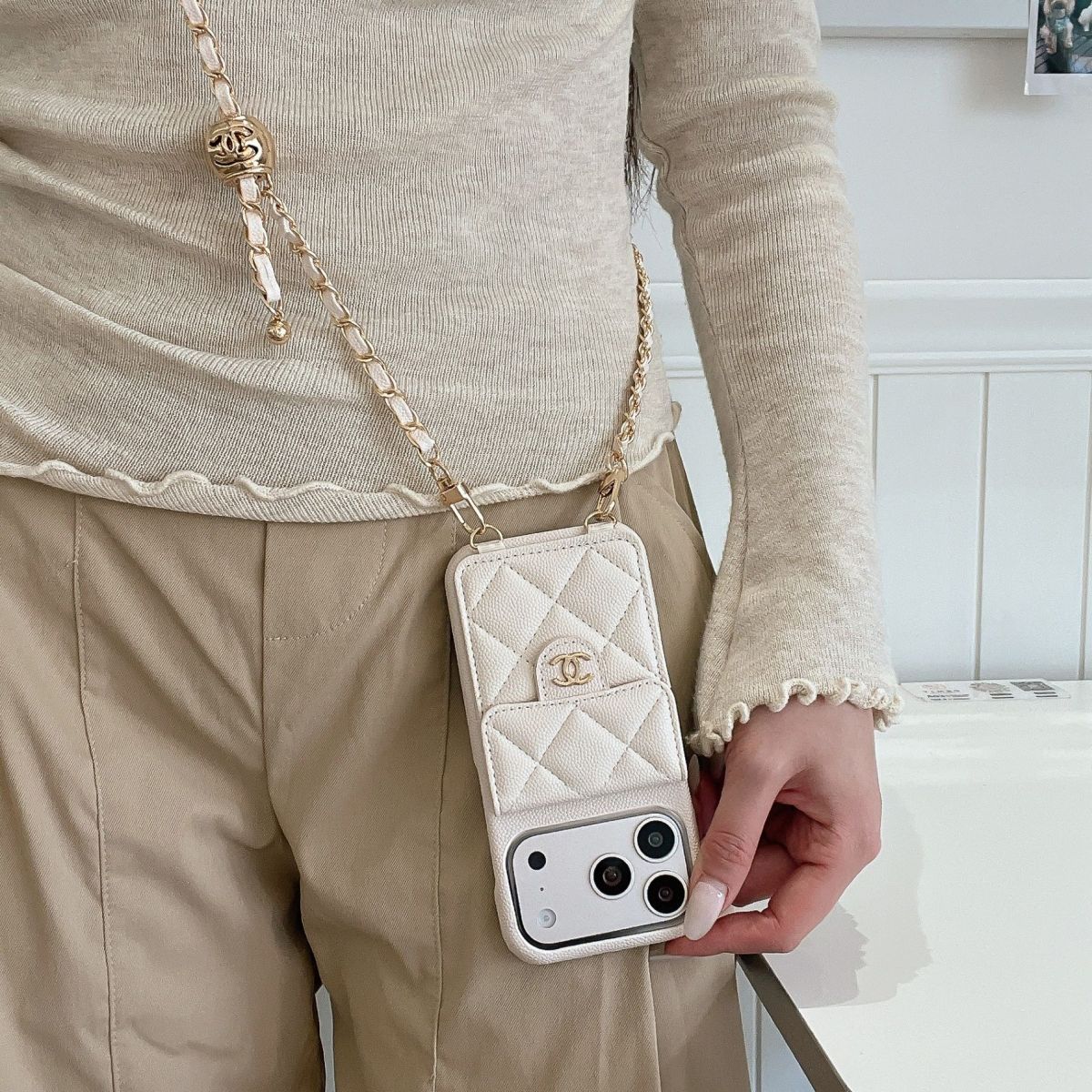 📱シャネルのチェーンカードホルダー付きスマホケース💎