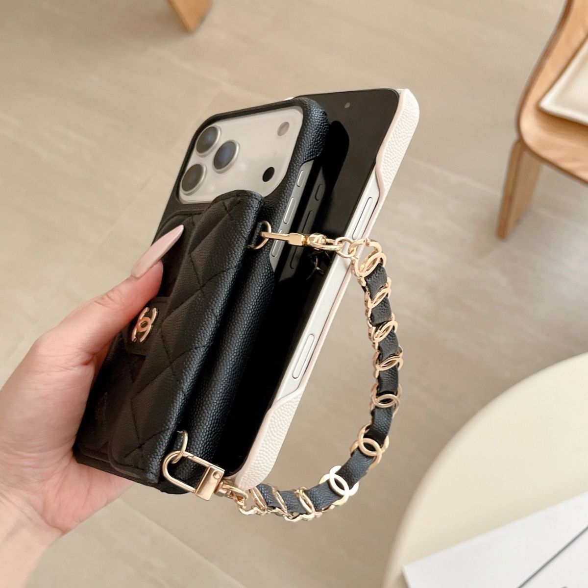 📱シャネルのショートチェーンカードホルダー付きスマホケース💎