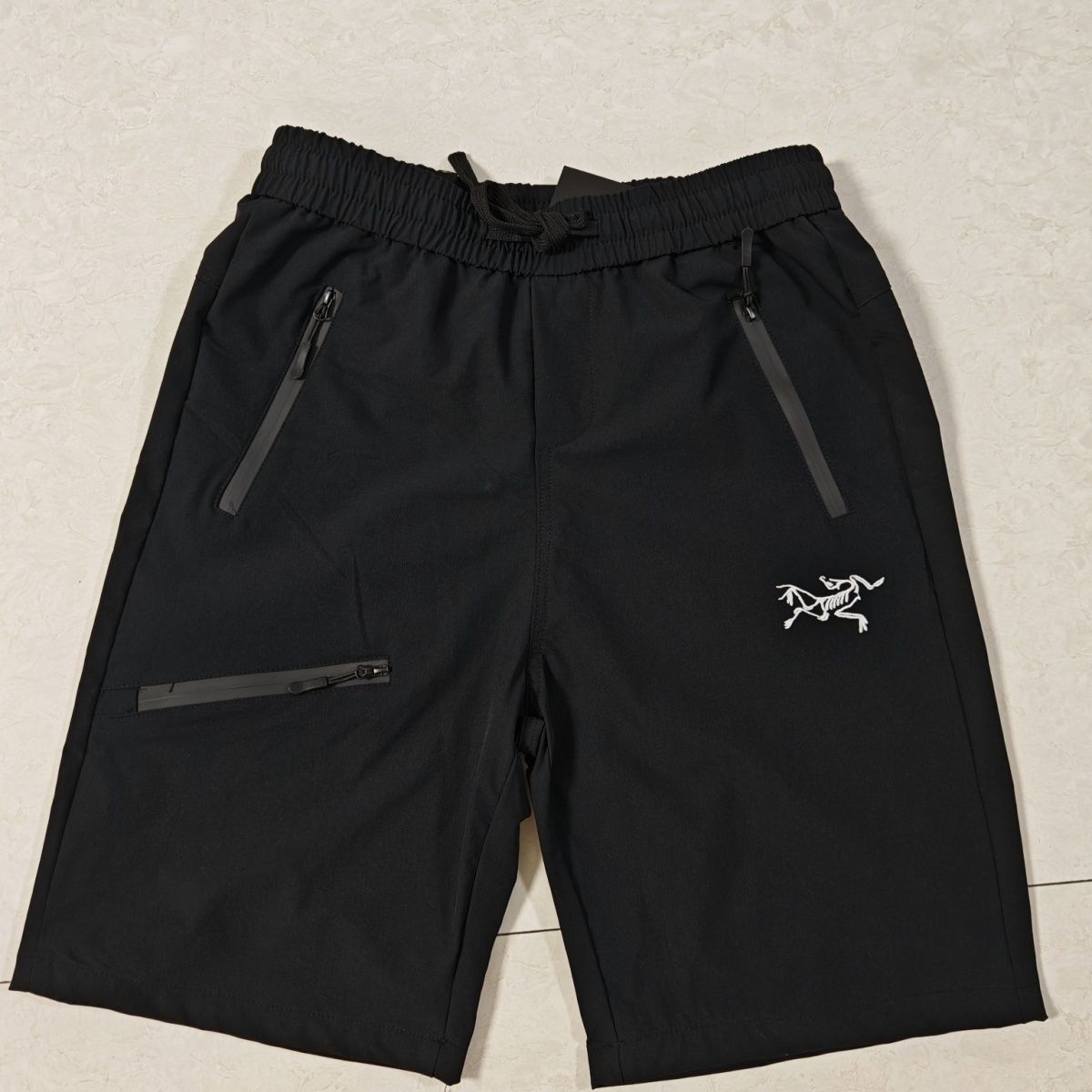 ARCTERYX  刺繍ショーツ【 50％割引+送料無料】