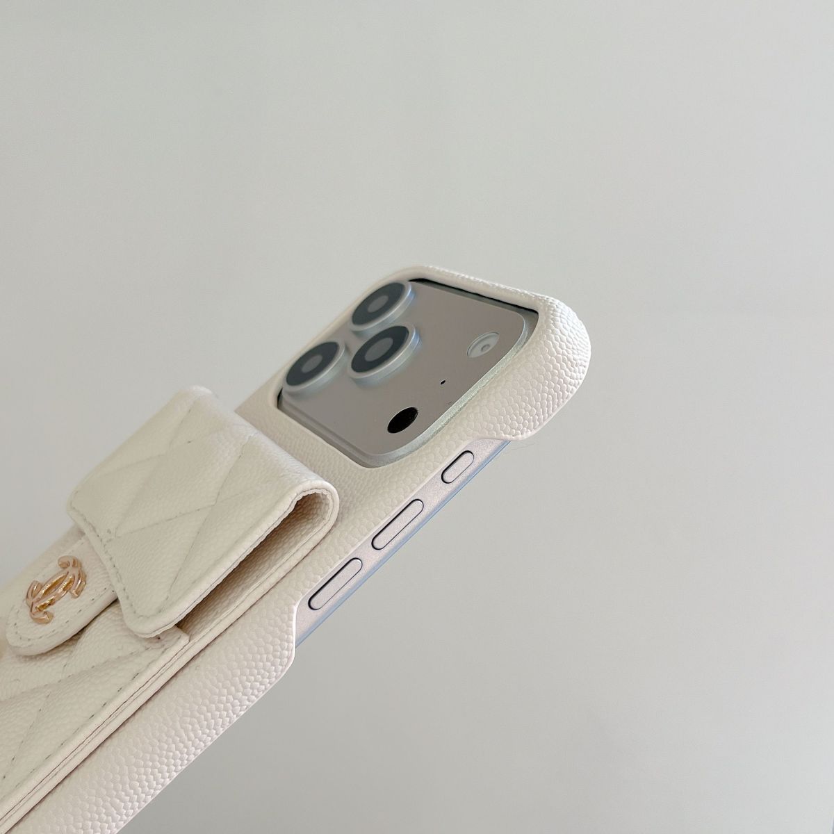 📱シャネルのチェーンカードホルダー付きスマホケース💎