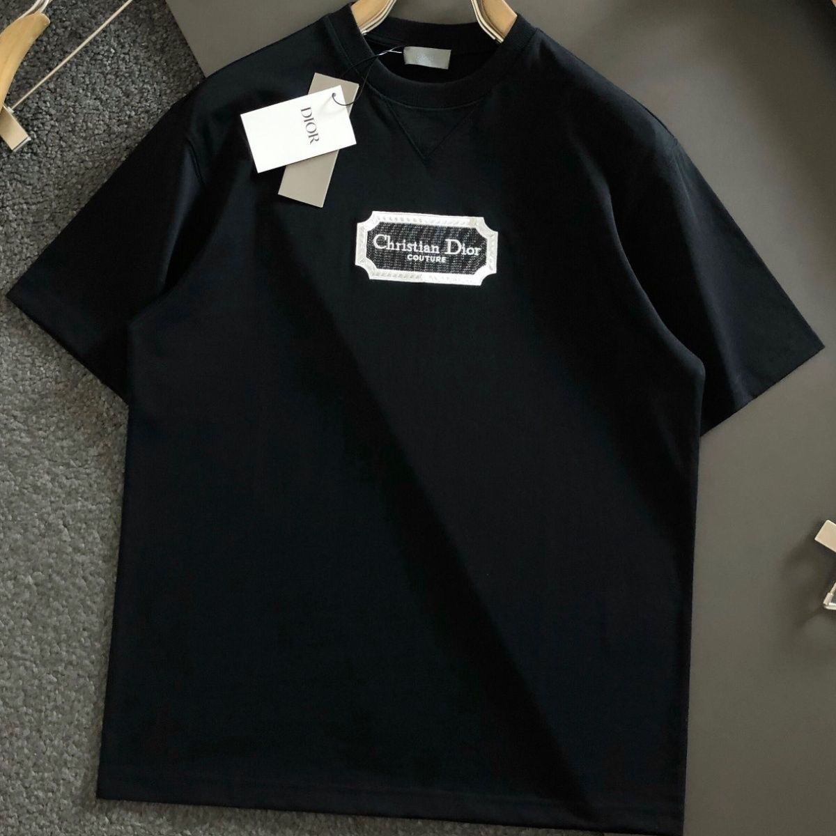 Dl0R 文字刺繍ラウンドネックTシャツ【 50％割引+送料無料】