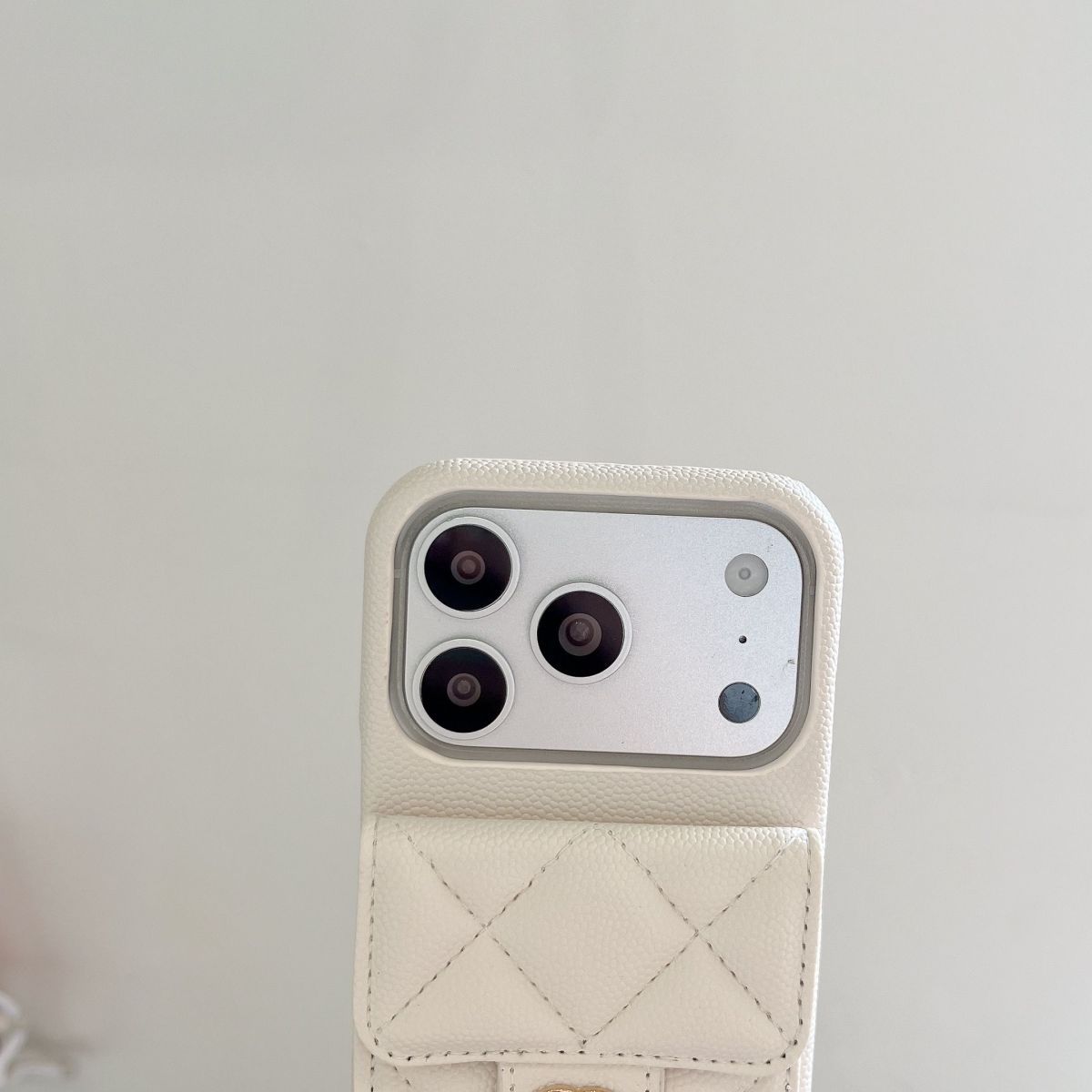 📱シャネルのチェーンカードホルダー付きスマホケース💎