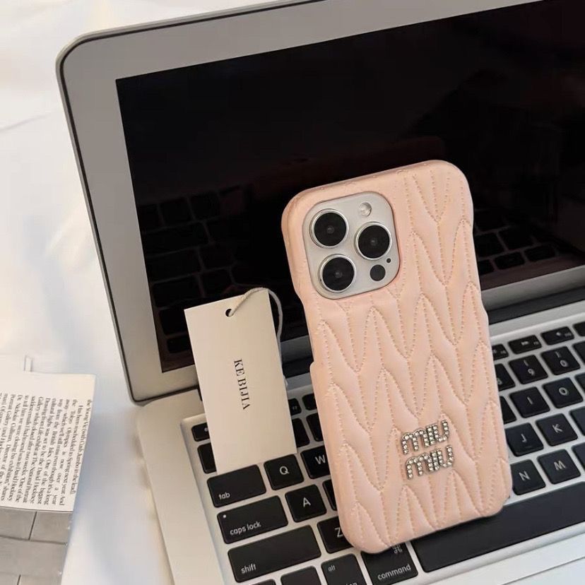 24新着📿革製の電話ケース📿📱パール【50％割引+送料無料】