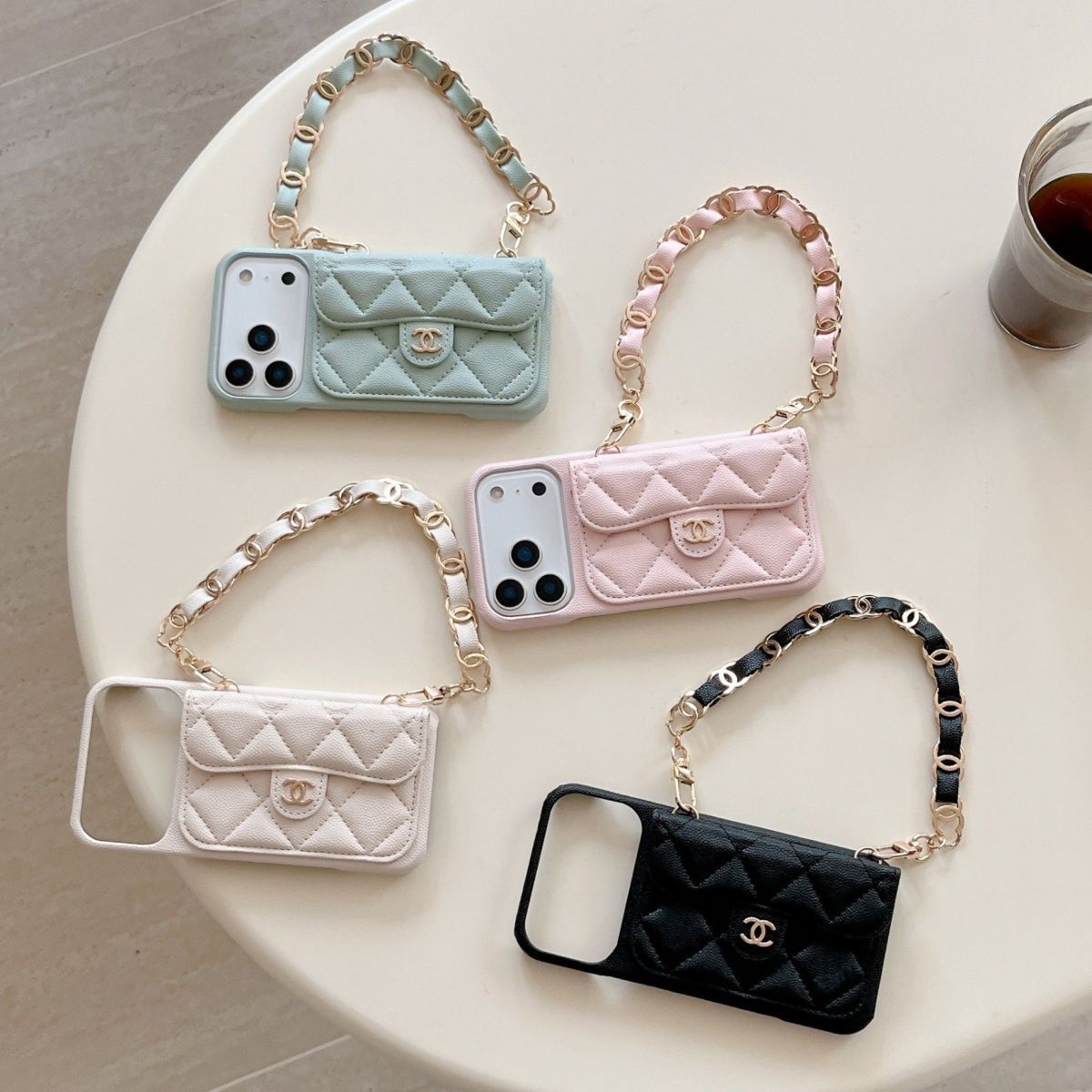 📱シャネルのショートチェーンカードホルダー付きスマホケース💎