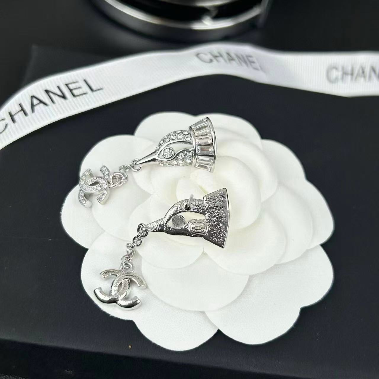 CHANE1 フルダイヤモンド ダブルC バードイヤリング【 50%割引+送料無料】