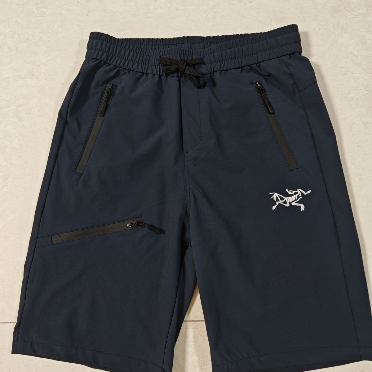 ARCTERYX  刺繍ショーツ【 50％割引+送料無料】