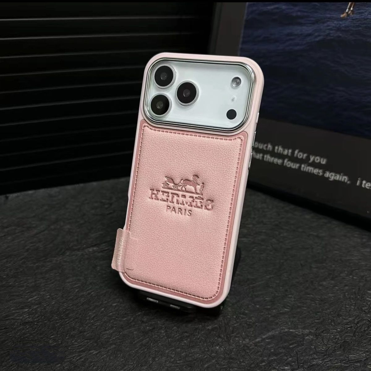 📱エルメスのメタルレンズ付きスマホケース💎