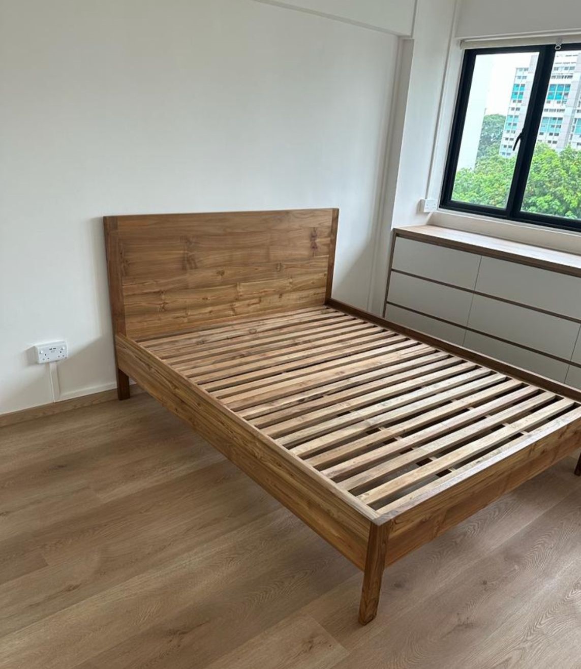 Solid Flush Bed Frame (KING)