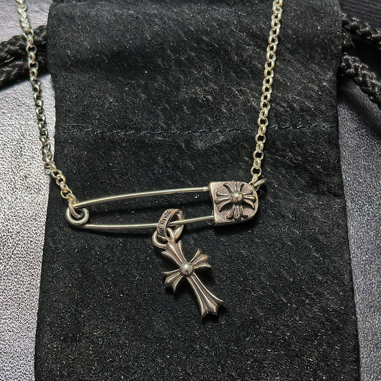 Chrome Hearts クロムハーツ ネックレス クロスチャーム ストーン 組み合わせ シルバーLISA愛用