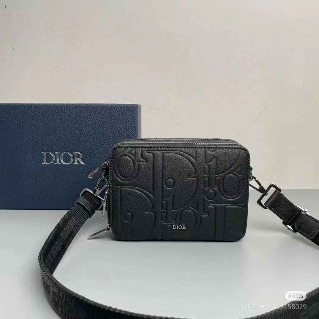 DIOR グラビティレザー ストラップ付き ジップポーチ ショルダー