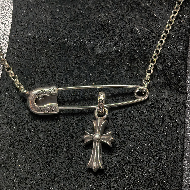 Chrome Hearts クロムハーツ ネックレス クロスチャーム ストーン 組み合わせ シルバーLISA愛用