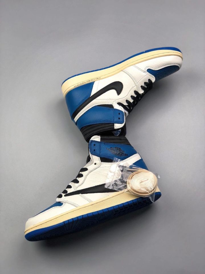 ordan トラヴィス・スコット × フラグメント × ナイキ エアジョーダン1 ハイ ""ミリタリーブルー"" Jordan 1 Retro High OG SP ""Fragment x Travis Scott"" Jordan トラヴィス・スコット × フラグメント × ナイキ エアジョーダン1 ハイ