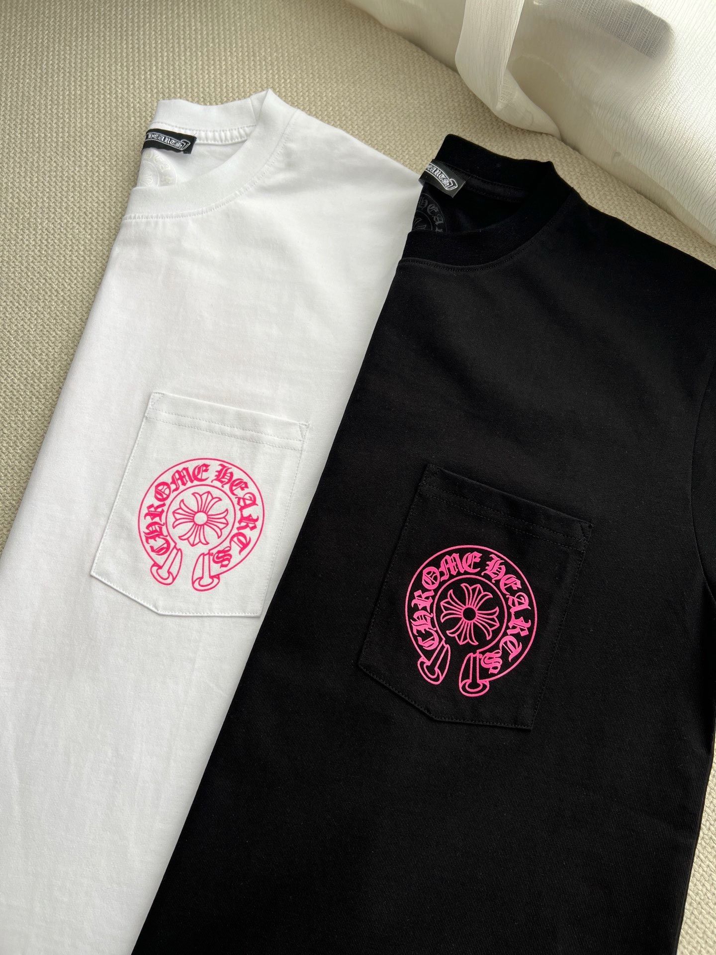 クロムハーツ ホースシューロゴ 半袖Tシャツ 胸ポケット詳細