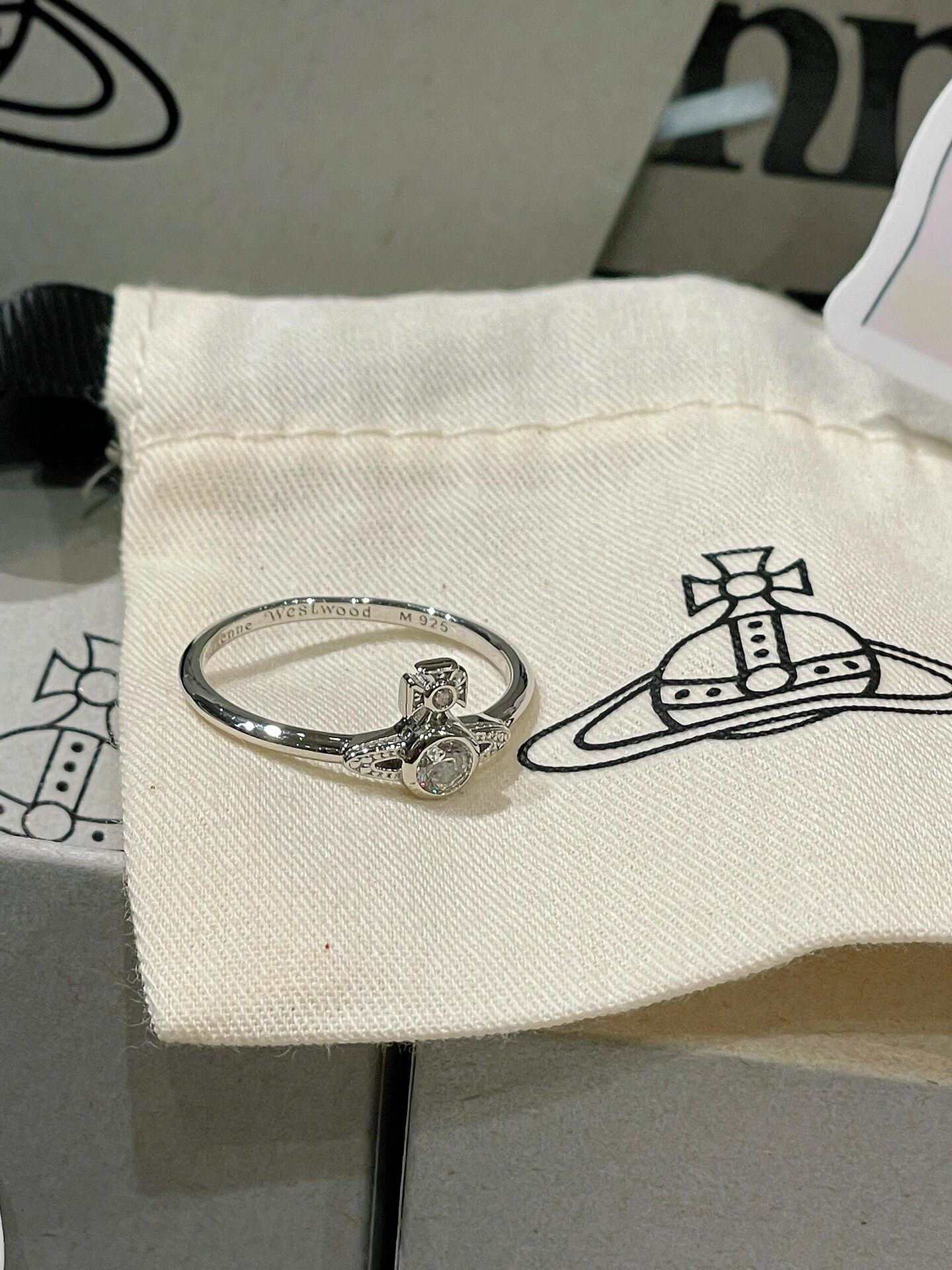 Vivienne Westwood ヴィヴィアン・ウエストウッド LONDON ORB リング