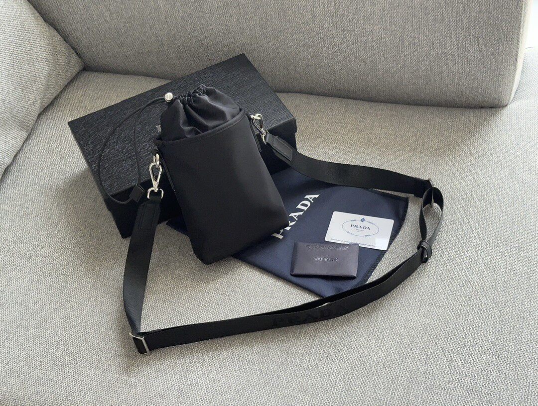 PRADA-Re-Nylon スマートフォンケース – 高島屋オンラインストア - 公式