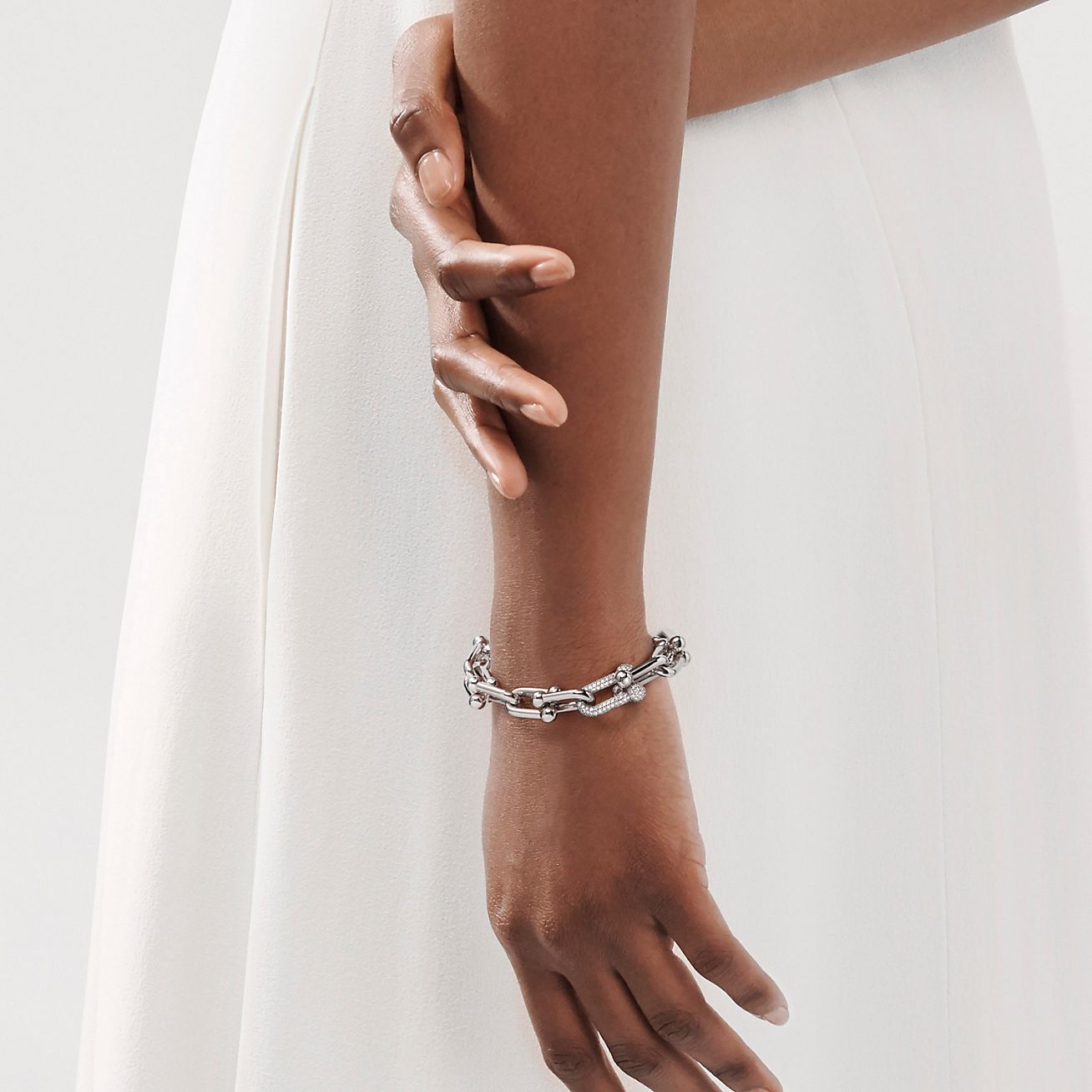 ティファニ(Tiffany) ティファニー ハードウェア ラージ リンク ブレスレット ホワイトゴールドにダイヤモンドをセッティング