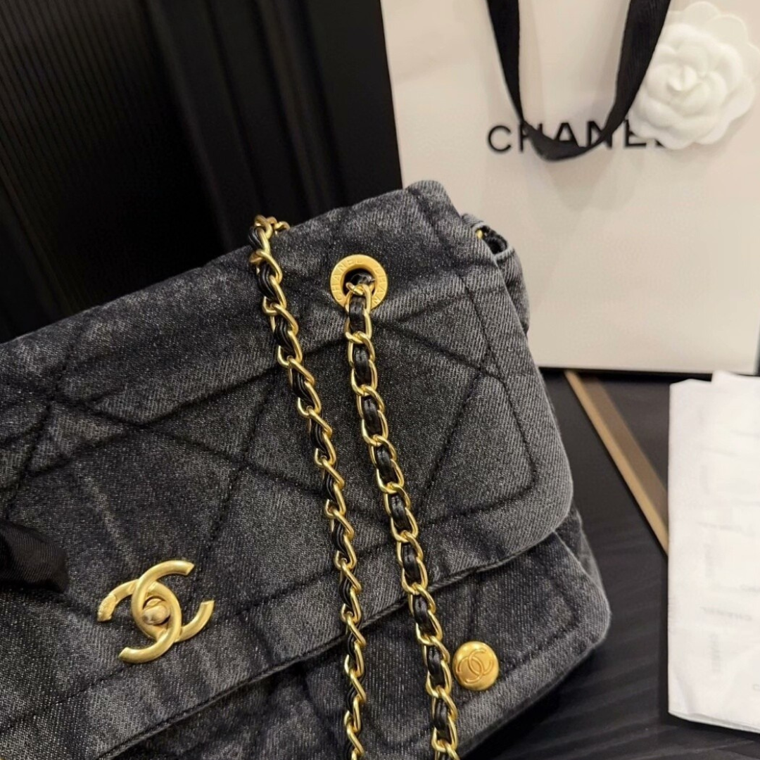 【オシャレデニム素材♪】CHANEL マキシ ハンドバッグ