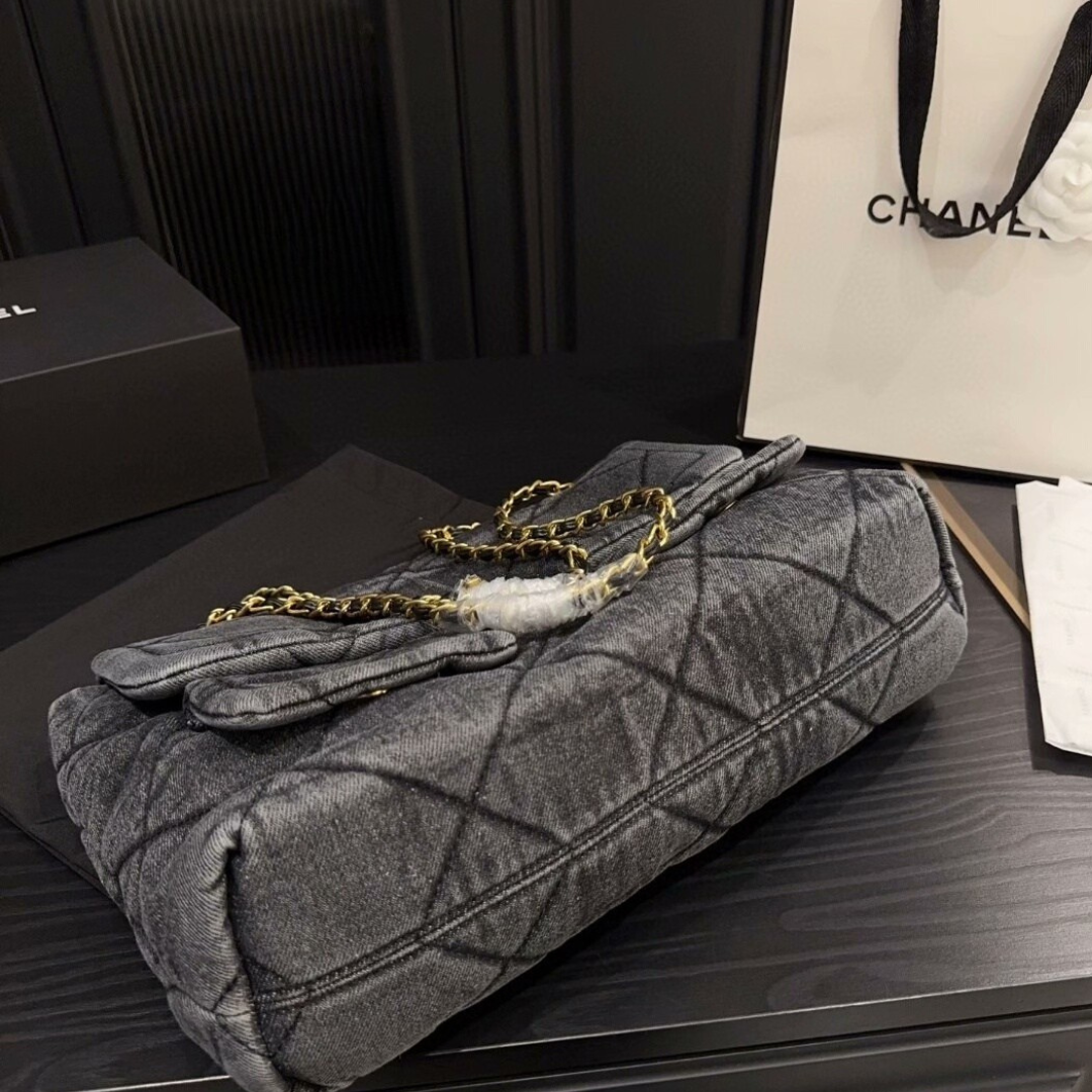 【オシャレデニム素材♪】CHANEL マキシ ハンドバッグ