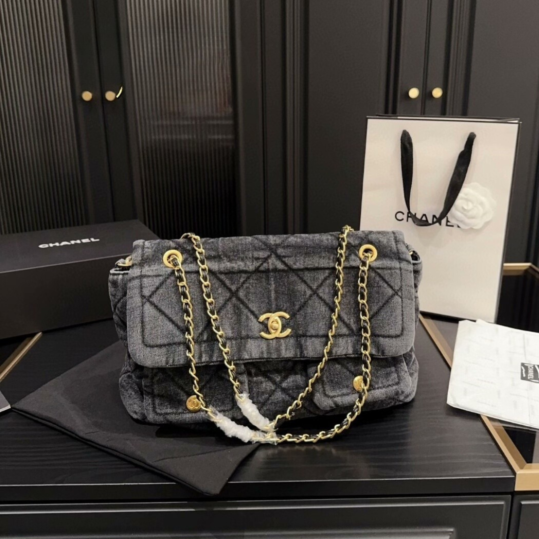 【オシャレデニム素材♪】CHANEL マキシ ハンドバッグ