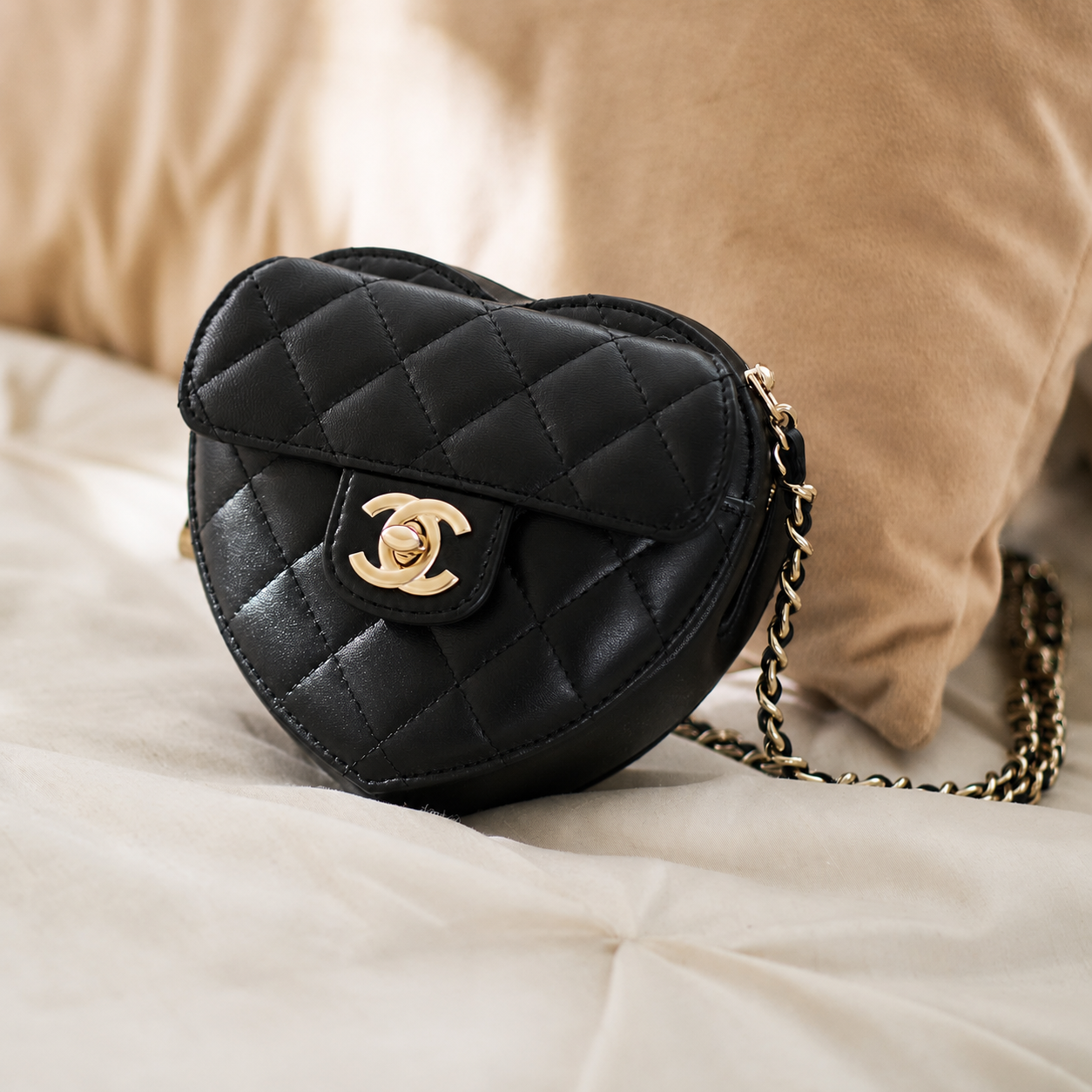 CHANEL シャネル マトラッセ ハート チェーン クラッチ バッグ ブラック 黒