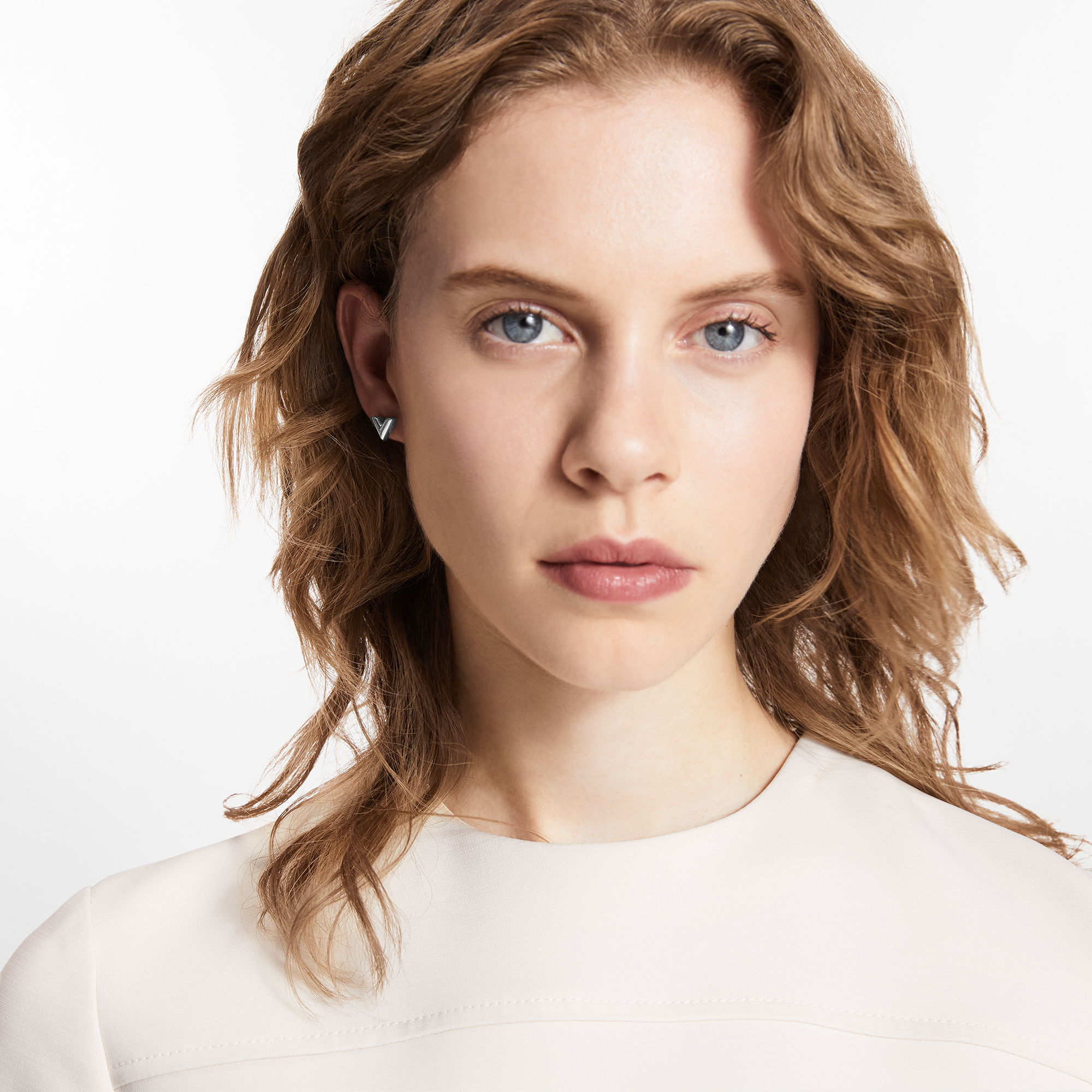 【国内発送/直営店】wanna oneオン・ソンウ着用！スタッズ イヤリング・エセンシャル V