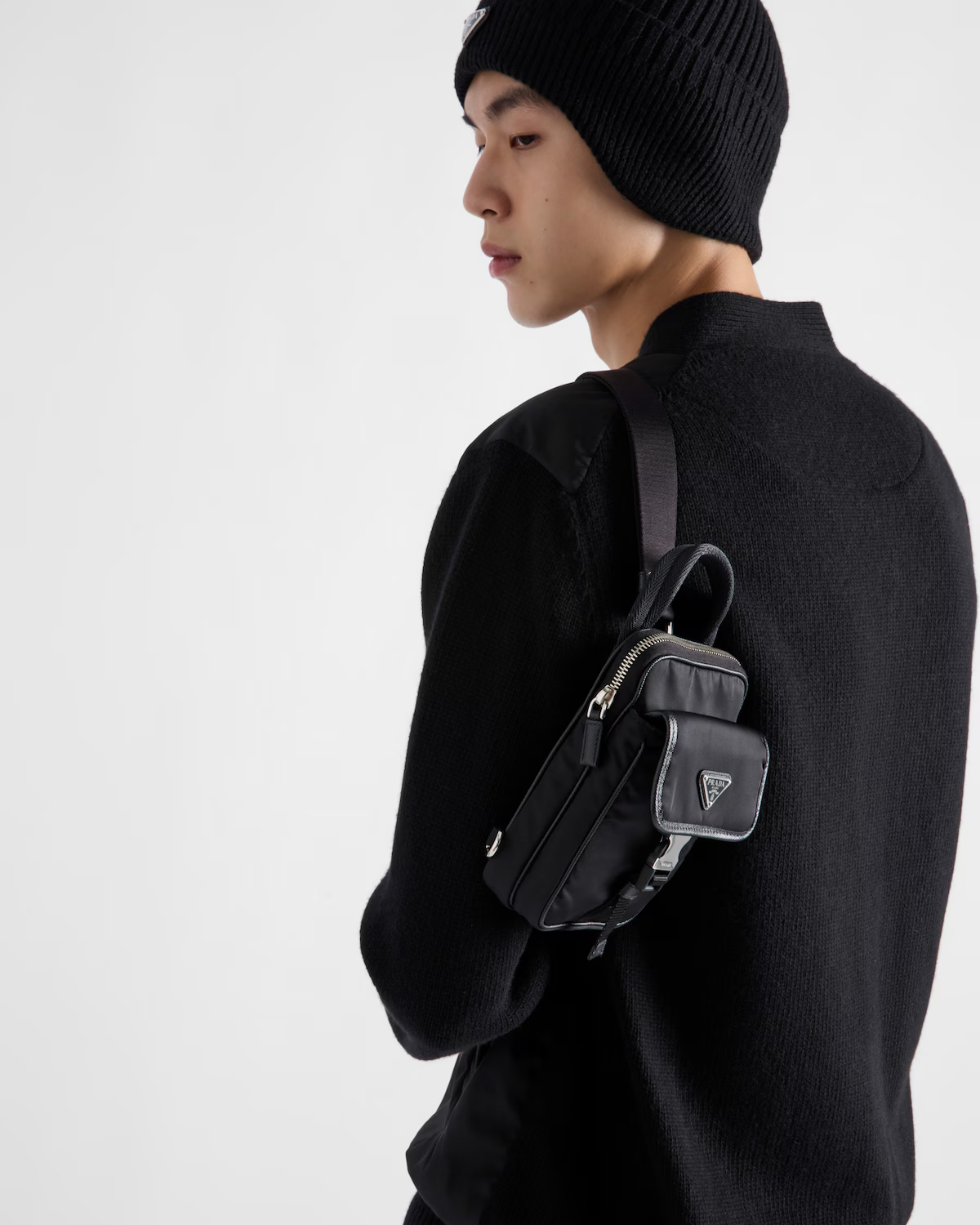 PRADA プラダ ショルダーバッグメンズ クロスボディバッグ Re-Nylon xレザー トライアングルロゴ ポーチ付き 鞄