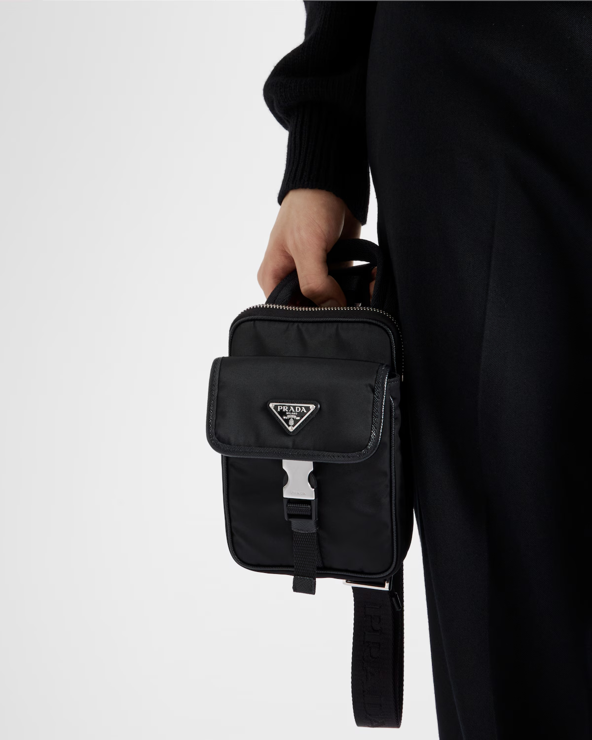 PRADA プラダ ショルダーバッグメンズ クロスボディバッグ Re-Nylon xレザー トライアングルロゴ ポーチ付き 鞄