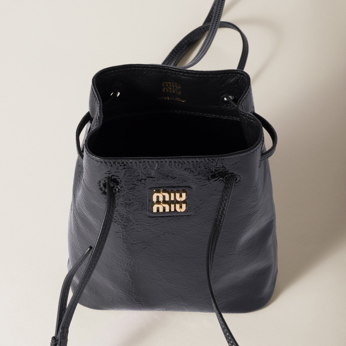 MIUMIU ショルダーバッグ　ナプラックパテントレザー ポーチ